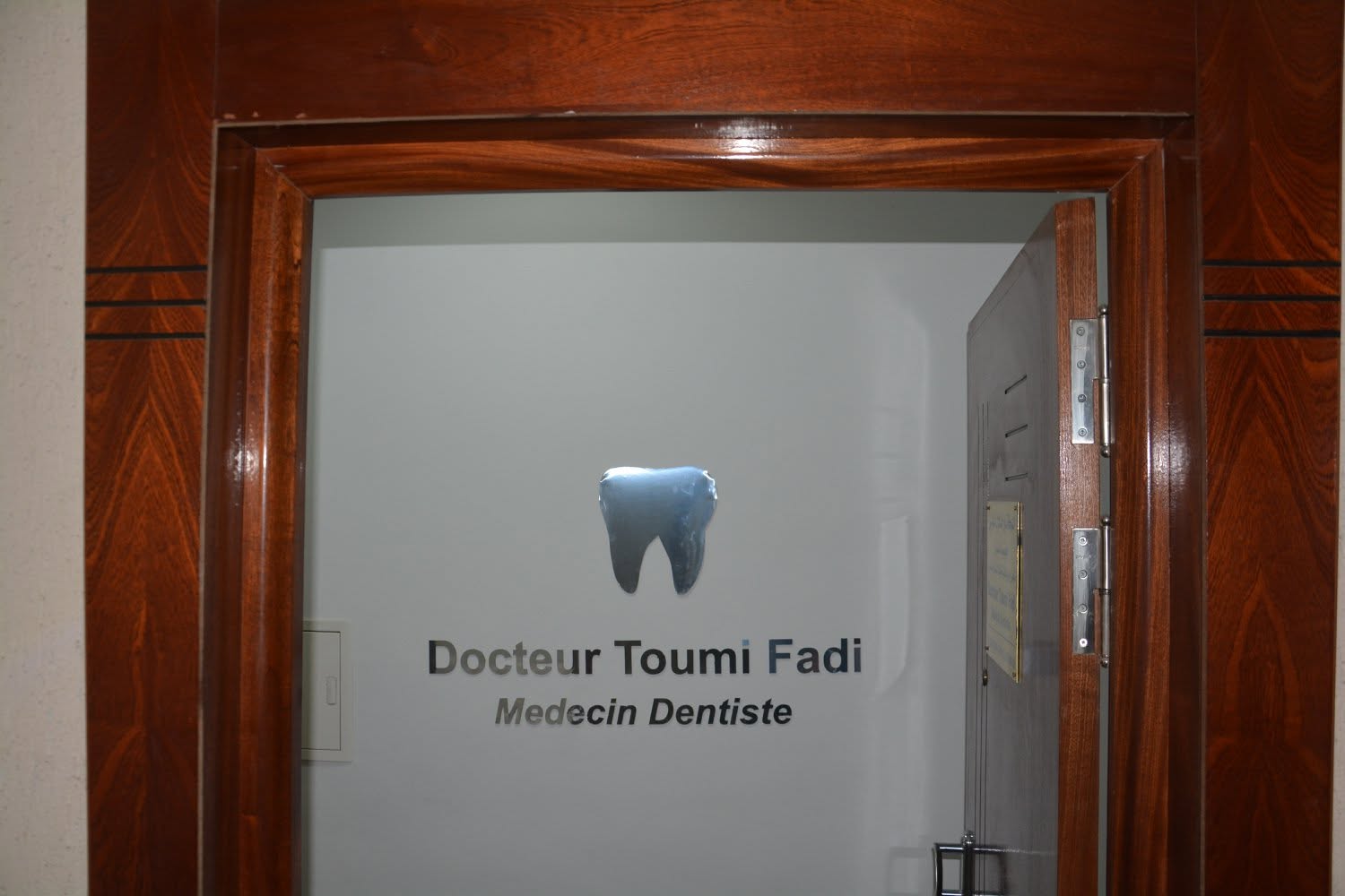 Sourire éclatant après traitement